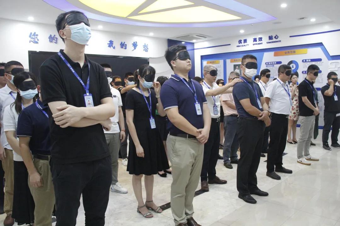 你是我阴郁中前行的光