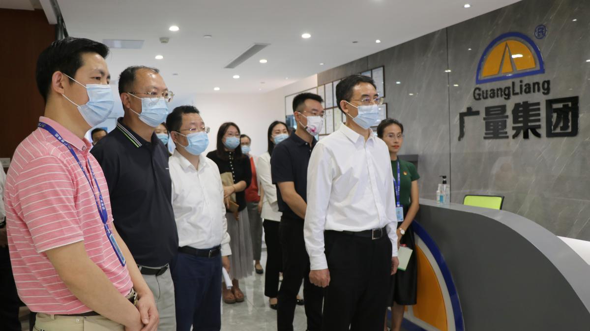 东莞市人大常委会潘新潮副主任光临人生就是博官网集团调研