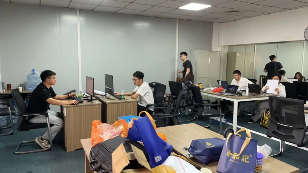 《致敬，奋斗的青春》